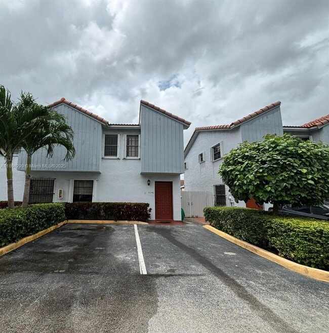 5240 W 24th Ct