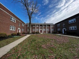 104 Cherry Parke in Cherry Hill Township, NJ - Building Photo