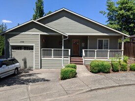 1739 Highlight Ct S in Salem, OR - Building Photo