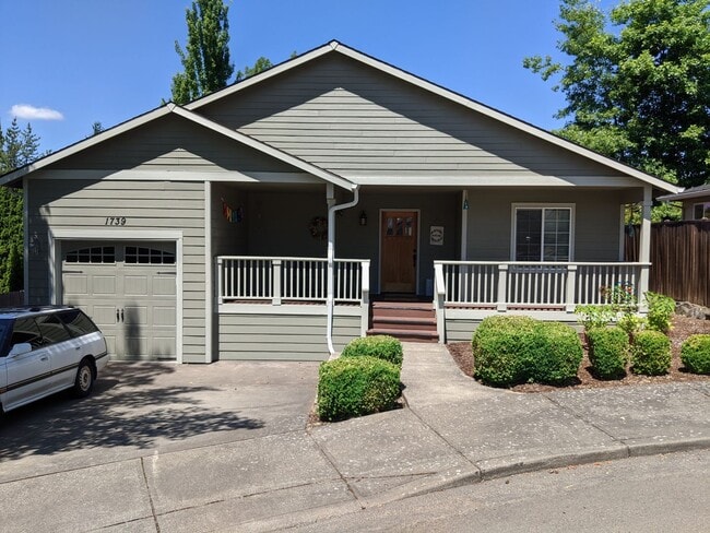property at 1739 Highlight Ct S