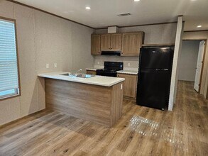 155 San Jacinto St in Bastrop, TX - Foto de edificio - Building Photo