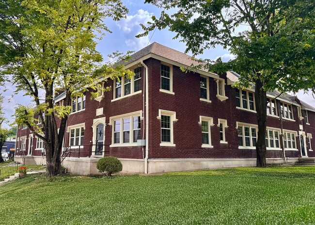 2015 Court Ave in Memphis, TN - Foto de edificio - Building Photo