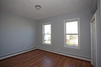 4 Munroe St, Unit 5 munroe-1 in Somerville, MA - Building Photo - Building Photo