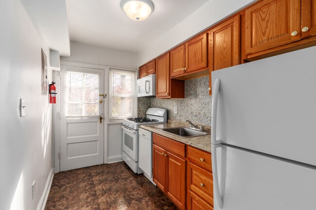 Rivercroft Apartments and Townhouses in Wilmington, DE - Building Photo - Interior Photo