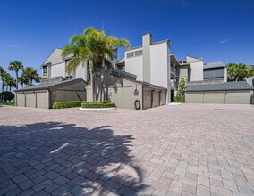 1001 Bay Rd in Vero Beach, FL - Building Photo - Building Photo
