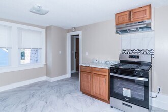 34 Ward St in Bristol, CT - Building Photo - Building Photo