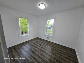 911 16th Ave in Longview, WA - Foto de edificio - Building Photo