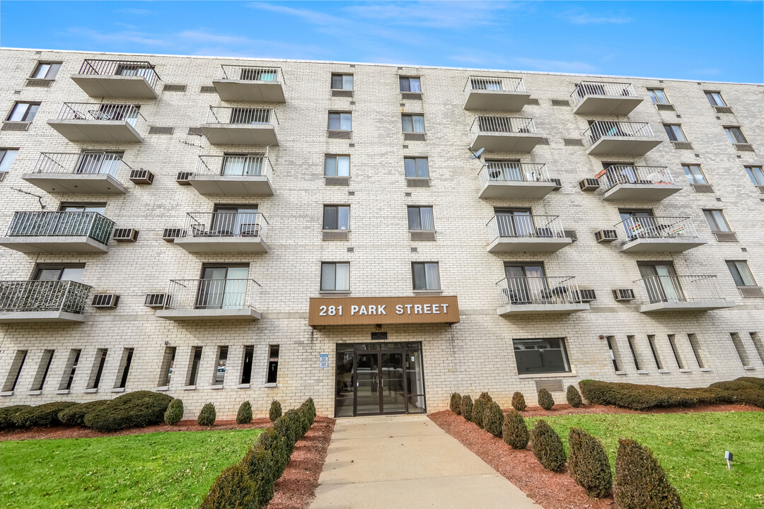 281 Park St in Hackensack, NJ - Building Photo