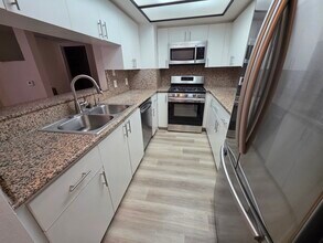 1250 S Westgate Ave, Unit #103 in Los Angeles, CA - Foto de edificio - Building Photo