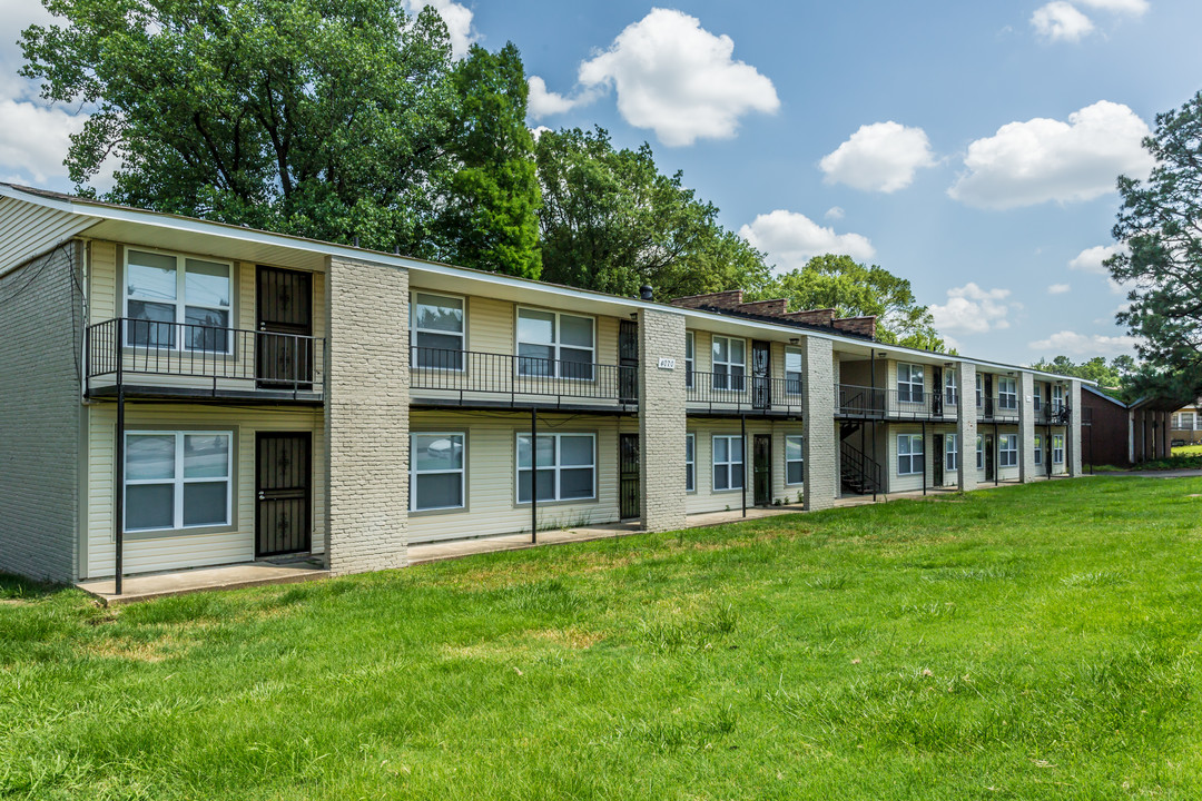 Graceland Flats in Memphis, TN - Building Photo