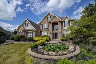 83 Angels Path in Webster, NY - Building Photo