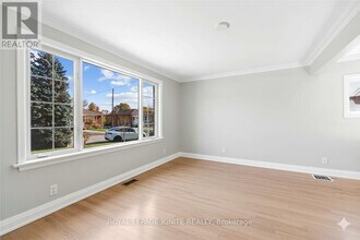 35 Archwood Crescent in Toronto, ON - Building Photo - Building Photo