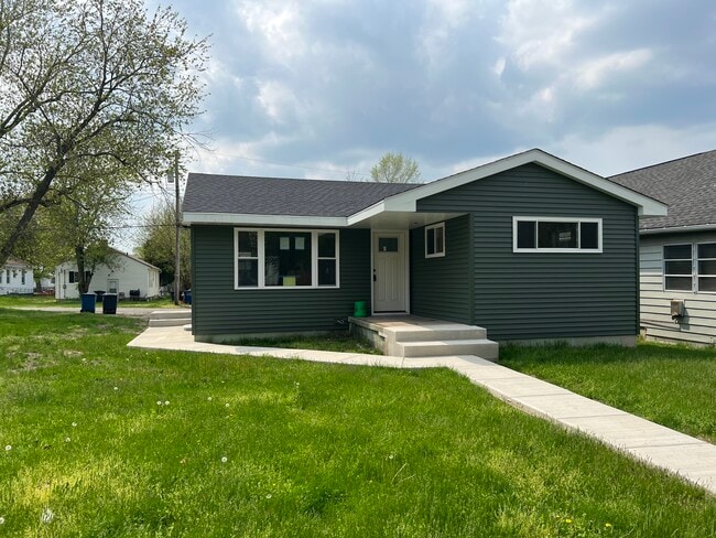 226 N Carroll Ave in Michigan City, IN - Building Photo - Building Photo