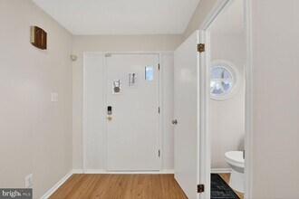 5421 Henderson Way in Camp Springs, MD - Foto de edificio - Building Photo