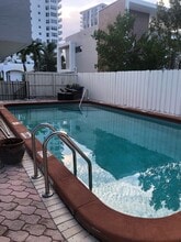 3000 N Ocean Blvd, Unit 403 in Fort Lauderdale, FL - Foto de edificio - Building Photo