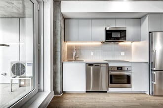 100 Murray Rue, Unit 1413 in Montréal, QC - Building Photo - Building Photo