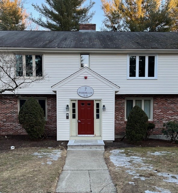 7 Pinebrook Ln in Easton, MA - Building Photo