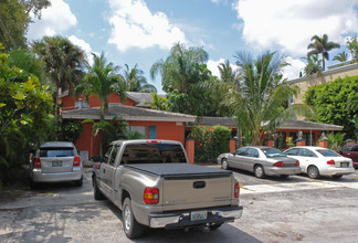 2724 NE 15th St in Fort Lauderdale, FL - Building Photo - Building Photo