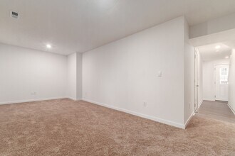 154 Dusky Willow Dr in Reynoldsburg, OH - Building Photo - Building Photo