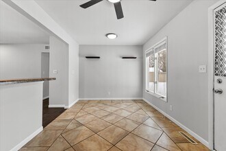 1328 Timberline Dr in Joliet, IL - Foto de edificio - Building Photo