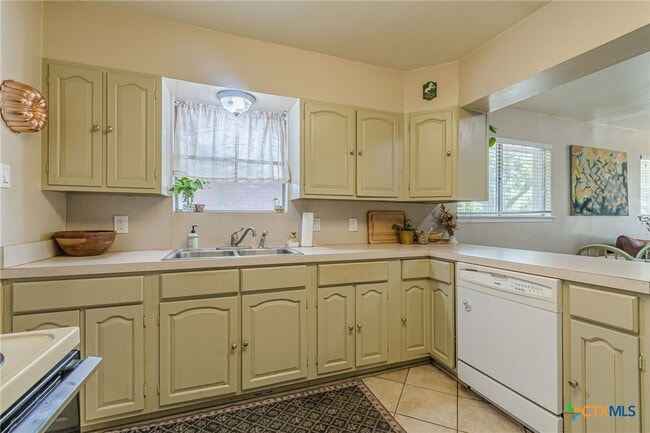 property at 324 Craddock Ave