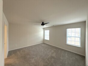 1171 Larkspur Ln in Dallas, NC - Foto de edificio - Building Photo