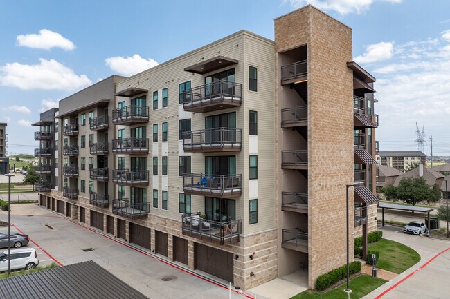 Sojourn at the Realm in The Colony, TX - Building Photo - Building Photo