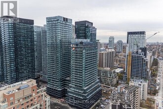 120 Broadway Ave in Toronto, ON - Building Photo - Building Photo