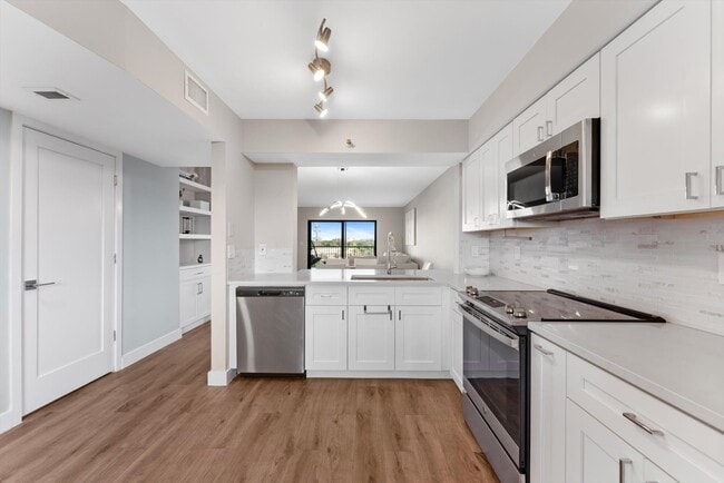 2202 S Cypress Bend Dr, Unit 707