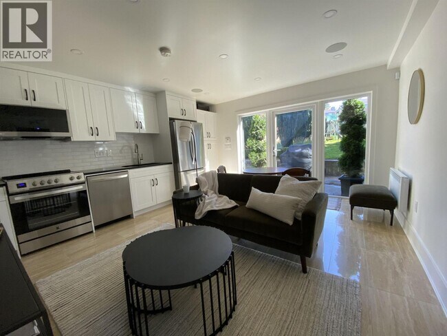 7986 Rosewood St in Burnaby, BC - Building Photo - Building Photo