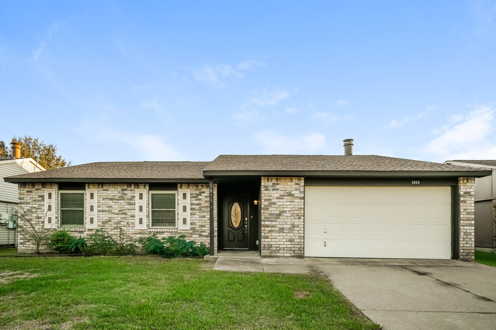 1013 Fort Scott Trail in Grand Prairie, TX - Building Photo