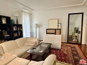 429 N Sierra Bonita Ave in Los Angeles, CA - Building Photo - Building Photo