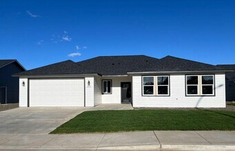 2013 S 61st Ave in Yakima, WA - Building Photo - Building Photo