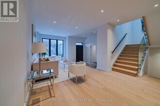 44 Doris Dr in Toronto, ON - Building Photo - Building Photo