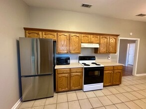 1428 S Vista Ave in Gonzales, LA - Building Photo - Building Photo