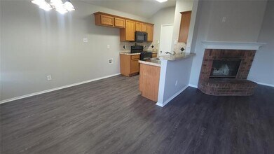 604 Honeysuckle Dr in Cleburne, TX - Building Photo - Building Photo