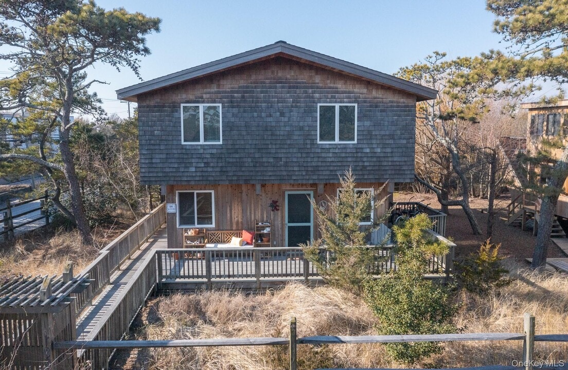 100 Clipper Way in Ocean Beach, NY - Building Photo