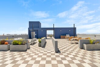 Elle at Westchester in Los Angeles, CA - Foto de edificio - Building Photo