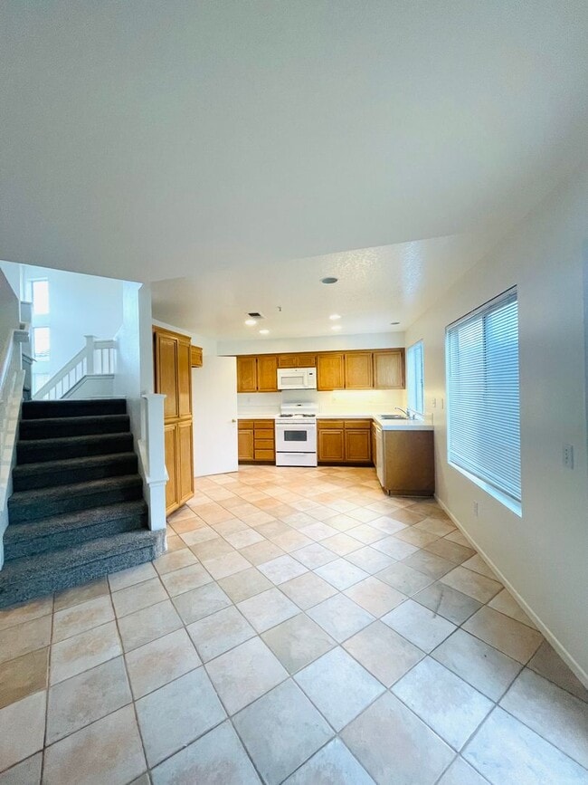 102 Alhambra Ave in Ventura, CA - Building Photo - Building Photo