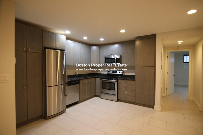 557 Columbus Ave, Unit b3 in Boston, MA - Foto de edificio - Building Photo