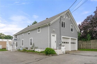 132 Prospect Ave in Middletown, RI - Building Photo - Building Photo