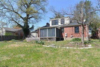 4 Girard Dr in Webster Groves, MO - Building Photo - Building Photo