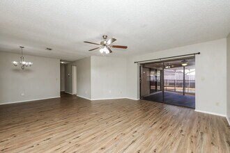 3610 Fairway Forest Dr in Palm Harbor, FL - Building Photo - Building Photo