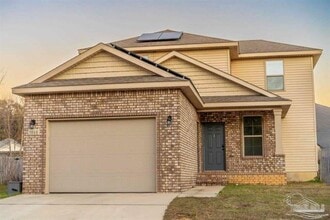 1060 Bretts Way in Cantonment, FL - Building Photo - Building Photo