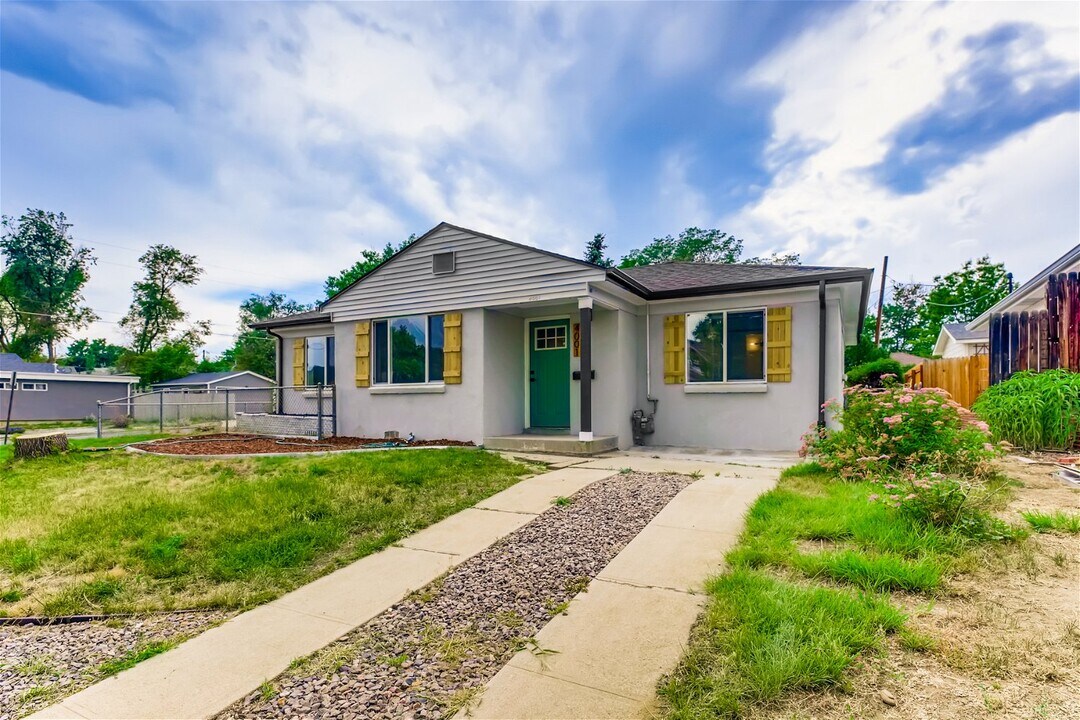 4001 Zuni St in Denver, CO - Building Photo