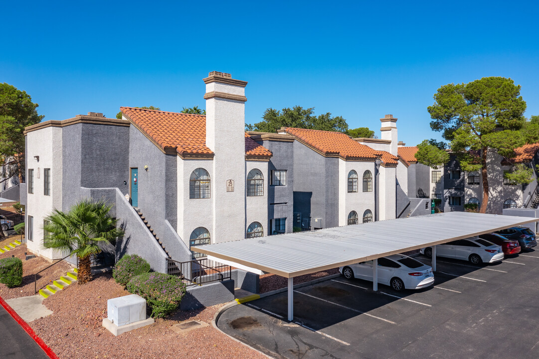 Martinique Bay Apartments in Henderson, NV - Building Photo