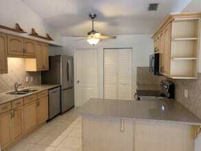 4063 SE Jacaranda St in Stuart, FL - Building Photo - Building Photo