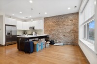 3705 N Southport Ave, Unit 2 in Chicago, IL - Building Photo - Building Photo