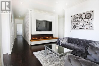 330 Red Maple Rd in Richmond Hill, ON - Building Photo - Building Photo