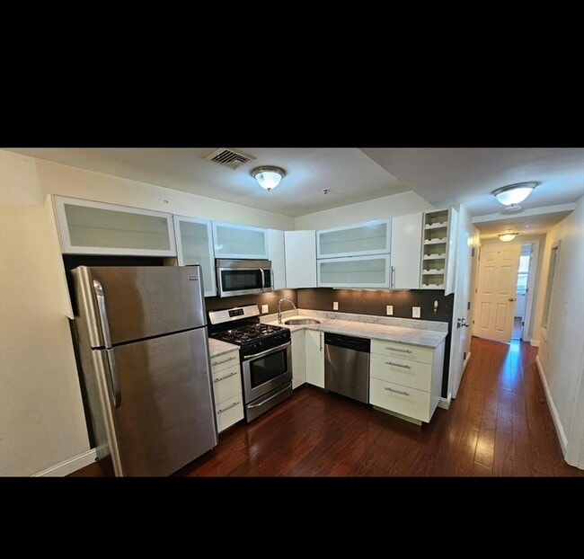 191 Everett St in Boston, MA - Building Photo - Building Photo